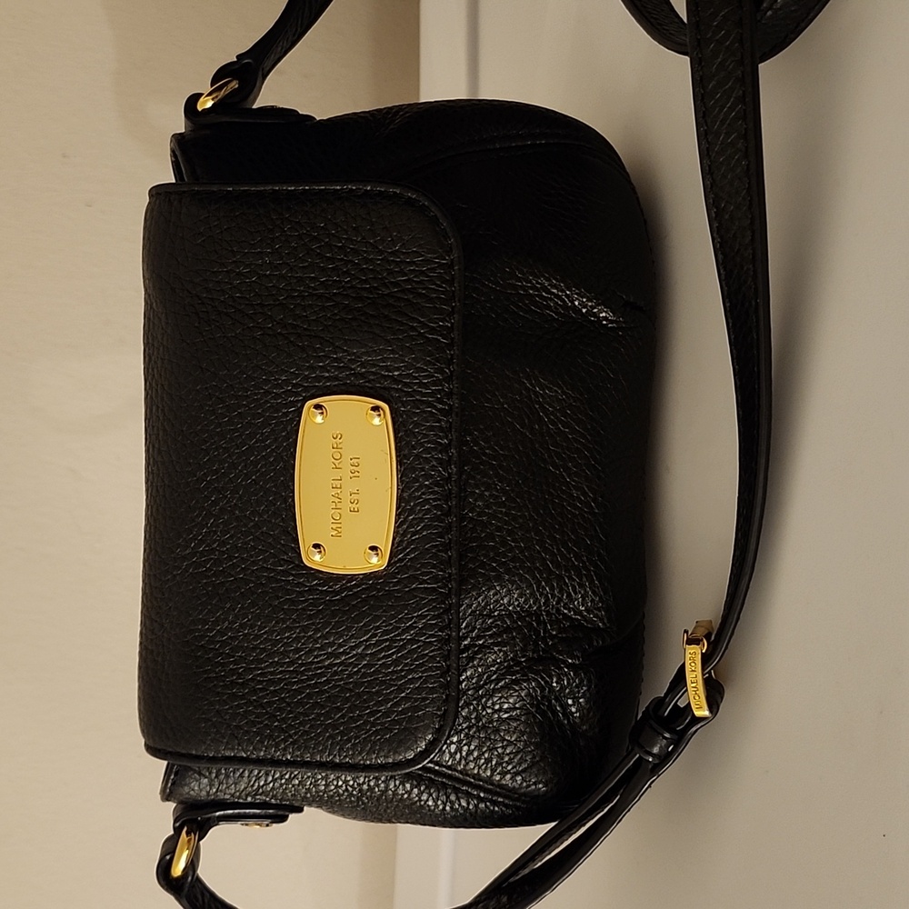 Michael Kors Leather Crossbody w/Free Fossil Cardholder
